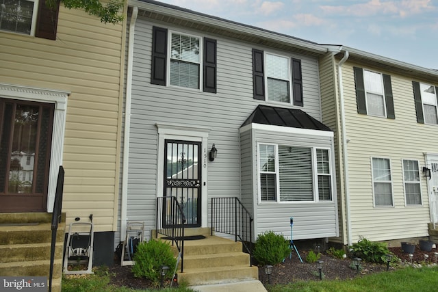 1510 Karen Blvd, District Heights, MD 20747 - multi unit property with entry steps, a standing seam roof, and a metal roof