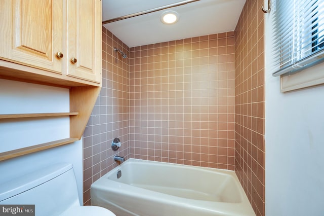 14 Quail Ridge Dr, Reading, PA 19607 - bathroom featuring washtub / shower combination and recessed lighting