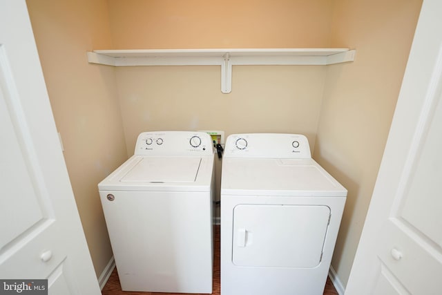 1322 Aspen Dr, Salisbury, MD 21804 - laundry room with washing machine and clothes dryer and baseboards
