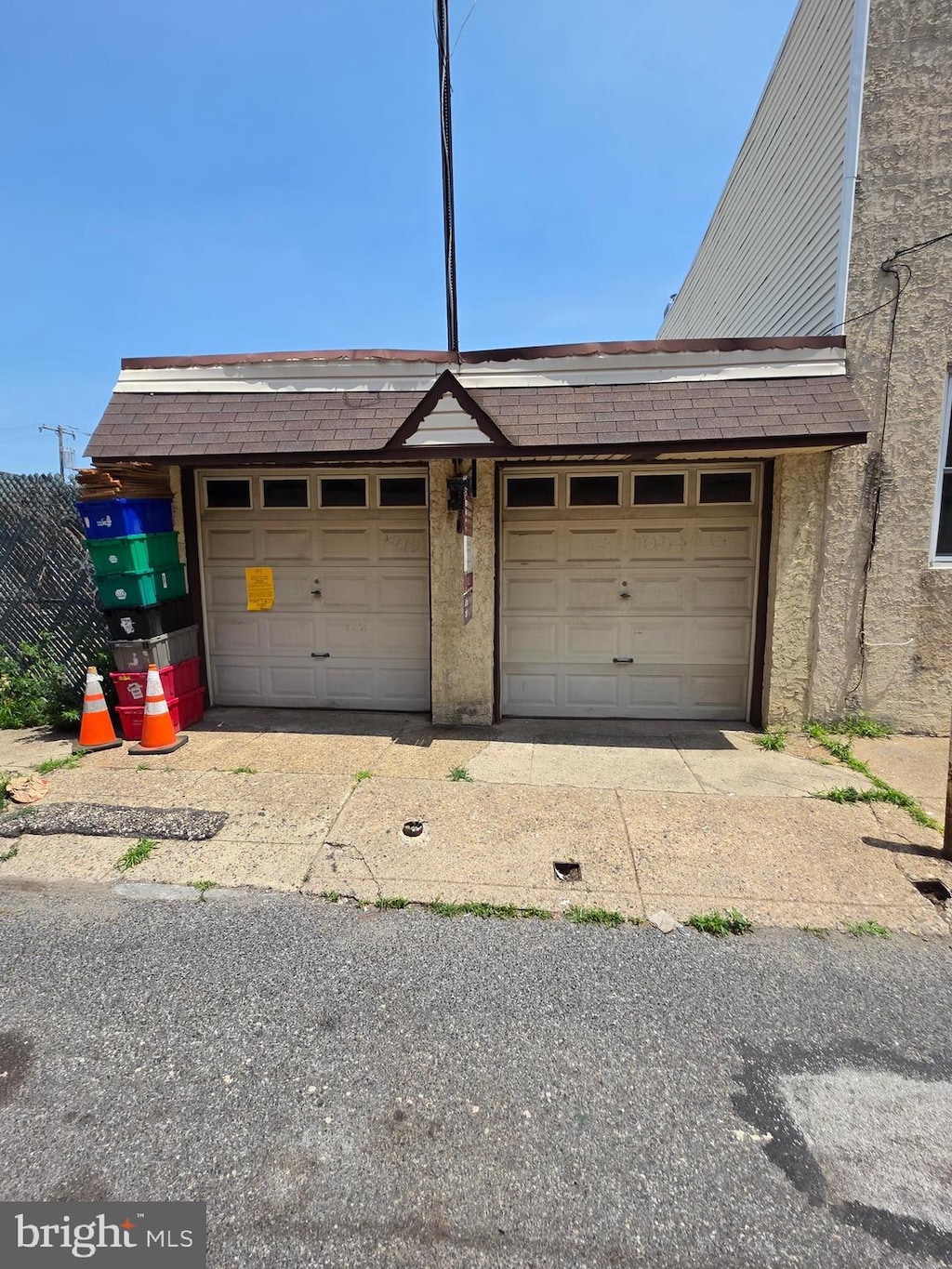 2561 E Auburn St, Philadelphia, PA 19134 - view of garage