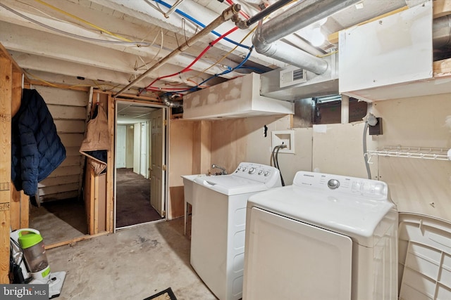 3006 Cedar St, Philadelphia, PA 19134 - laundry area featuring washer and clothes dryer