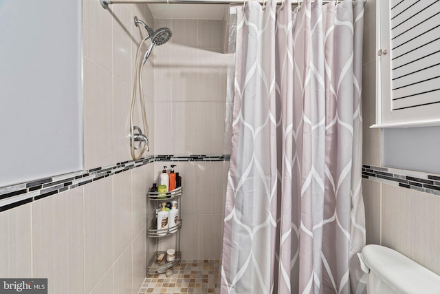 2115 Carpenter St Unit 1, Philadelphia, PA 19146 - bathroom with a tile shower and tile walls