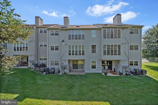 119 Prosperity Ave SE Unit C, Leesburg, VA 20175 - rear view of property featuring a yard and a patio area