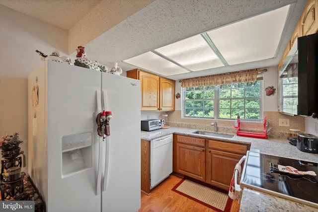 119 Prosperity Ave SE Unit C, Leesburg, VA 20175 - kitchen featuring white appliances, light wood-style floors, and backsplash