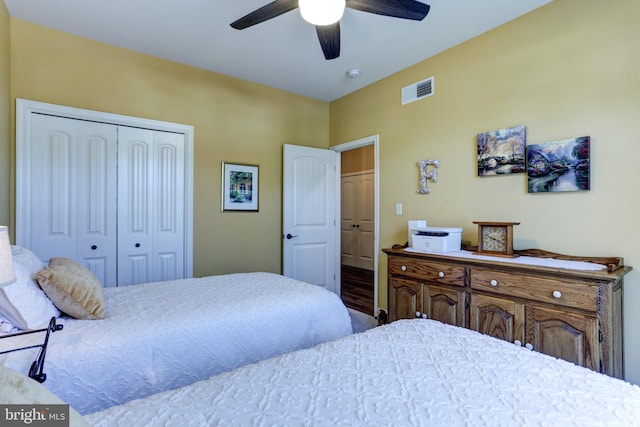 6210 Thornhill Ln, Mechanicsburg, PA 17050 - bedroom featuring a closet, ceiling fan, and wood finished floors