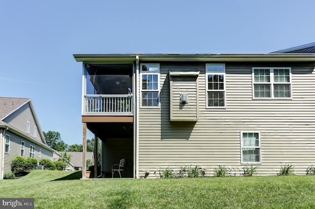 6210 Thornhill Ln, Mechanicsburg, PA 17050 - back of house featuring a lawn