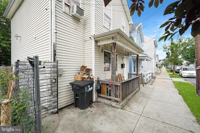 8 James St, New Brunswick, NJ 08901 - view of side of home