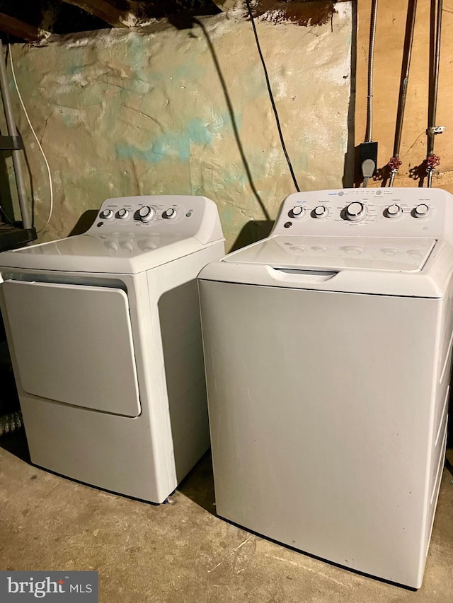 363 New St, Pottstown, PA 19464 - washroom featuring independent washer and dryer