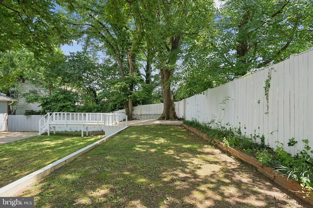 11704 Milbern Dr, Potomac, MD 20854 - fenced backyard with a wooden deck