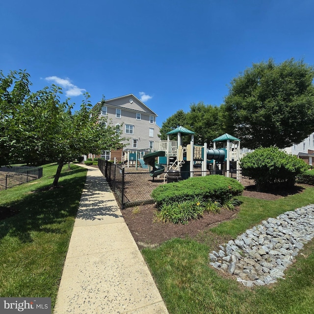 938 Pine Forest Ln Unit 1707, Upper Marlboro, MD 20774 - view of yard
