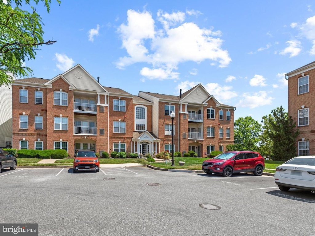 5438 Glenthorne Unit 5438, Baltimore, MD 21237 - view of building exterior featuring uncovered parking