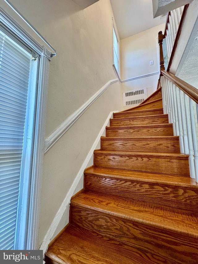 3913 Loch Raven Blvd, Baltimore, MD 21218 - view of stairway
