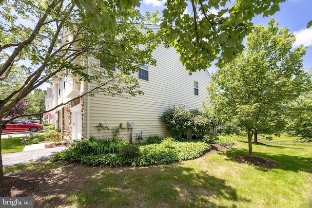 2751 Fynamore Ln, Downingtown, PA 19335 - view of side of property with a lawn