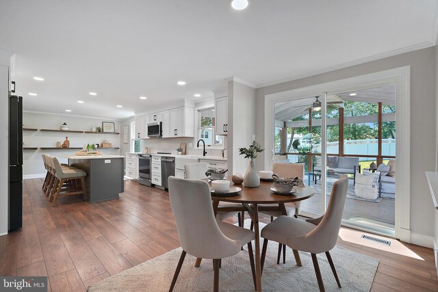 7728 Barnstable Pl, Rockville, MD 20855 - dining space featuring crown molding, a ceiling fan, recessed lighting, and dark wood-style flooring