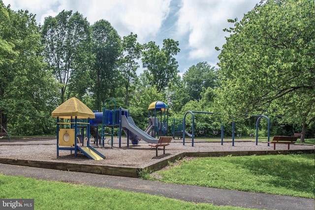 10248 Appalachian Cir Unit 1-D7, Oakton, VA 22124 - community jungle gym featuring a lawn