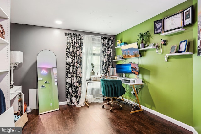 116 Lake Arrowhead Cir, Bear, DE 19701 - office area featuring wood finished floors and baseboards