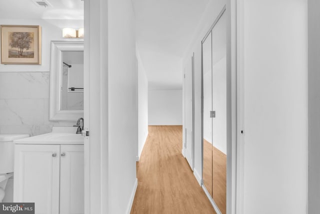 3100 S Manchester St Unit 827, Falls Church, VA 22044 - hall featuring light wood-style floors and tile walls