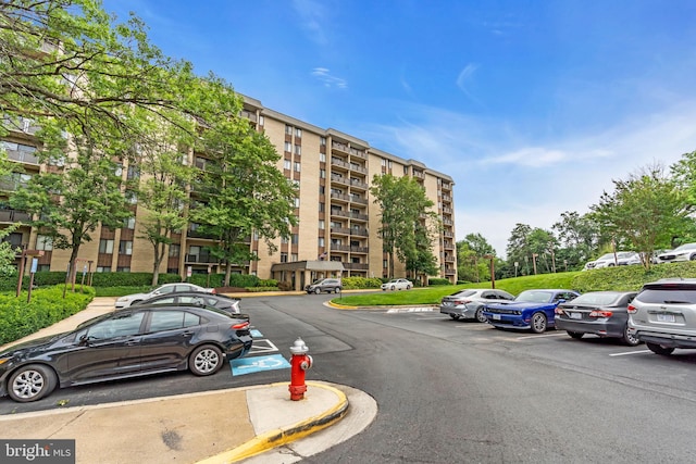 3100 S Manchester St Unit 827, Falls Church, VA 22044 - view of apartment building / complex with uncovered parking