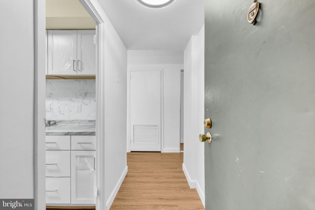 3100 S Manchester St Unit 827, Falls Church, VA 22044 - corridor featuring light wood-style floors and baseboards