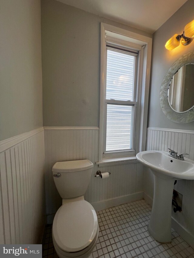 453 Belgrade St, Philadelphia, PA 19125 - half bathroom featuring wainscoting and tile patterned floors