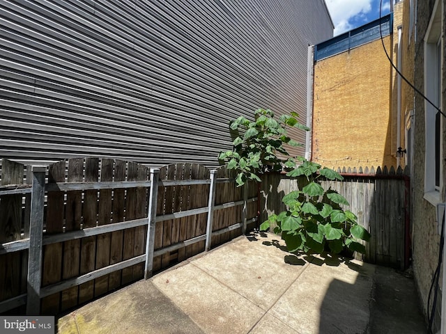 453 Belgrade St, Philadelphia, PA 19125 - view of patio / terrace