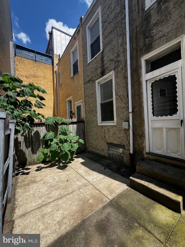 453 Belgrade St, Philadelphia, PA 19125 - view of patio / terrace