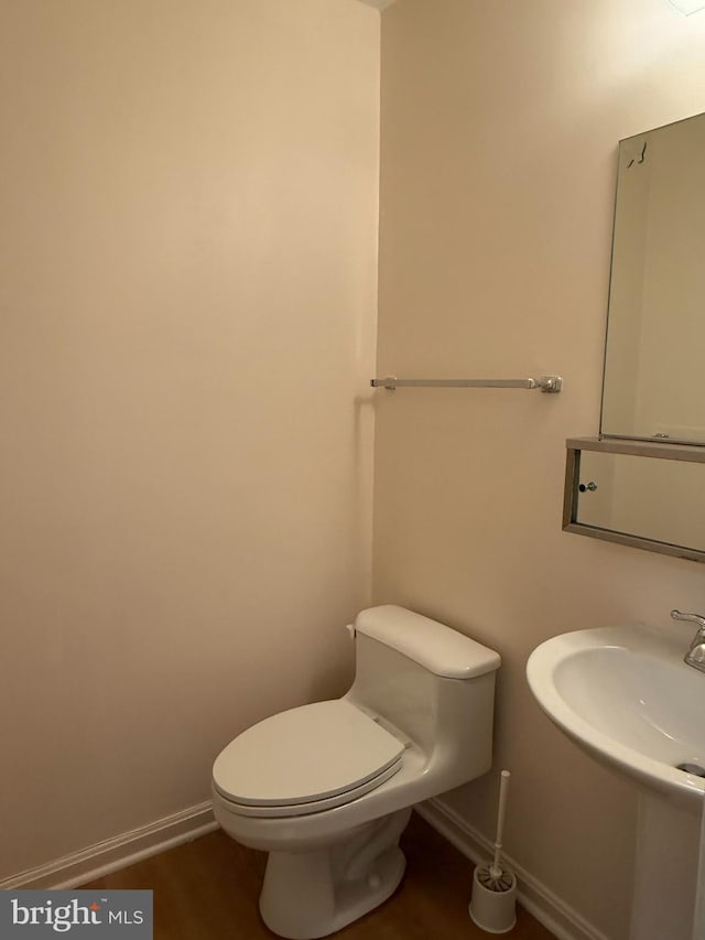 12130 Ambleside Dr, Potomac, MD 20854 - half bath featuring baseboards