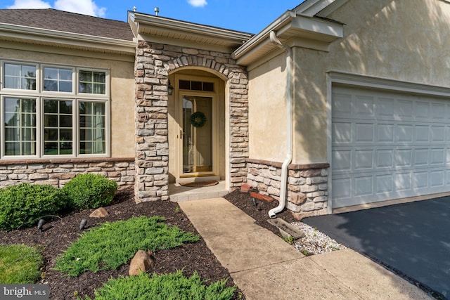 945 Hamilton Way, Warwick, PA 18974 - property entrance with stone siding, a garage, and stucco siding