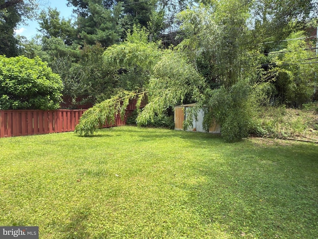 1233 Knightswood Rd, Baltimore, MD 21239 - view of yard featuring a storage shed