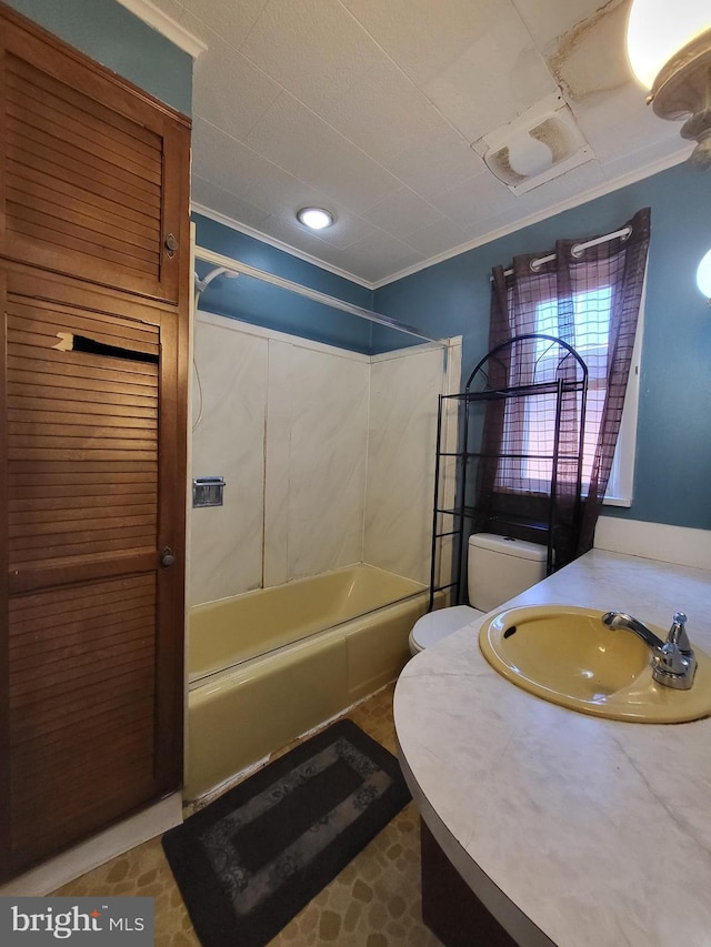 542 S 14 1/2 St, Reading, PA 19602 - full bathroom with washtub / shower combination, ornamental molding, and vanity
