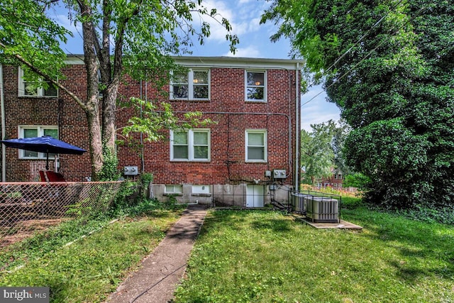 1112 Gleneagle Rd, Baltimore, MD 21239 - rear view of property with a lawn and brick siding