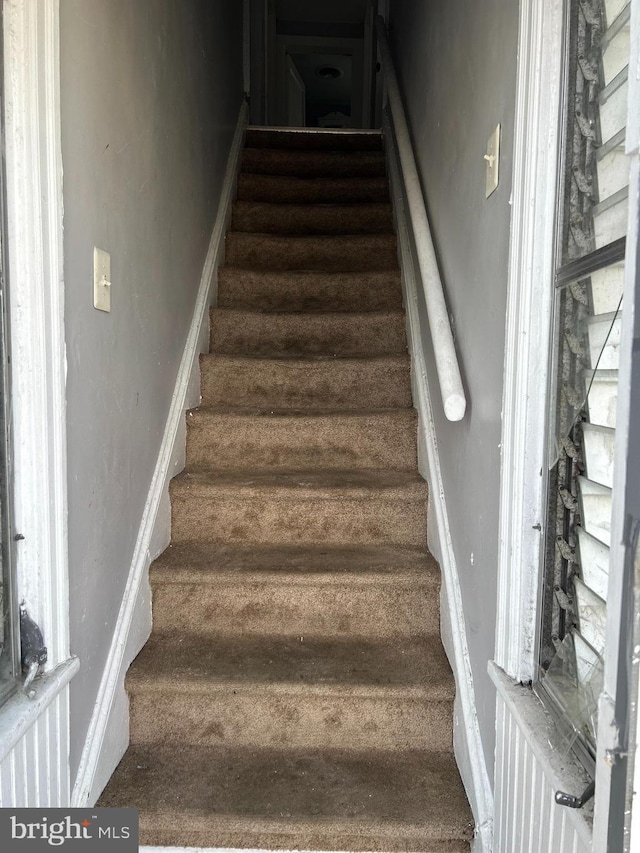 723 N Broad St, Woodbury, NJ 08096 - view of staircase