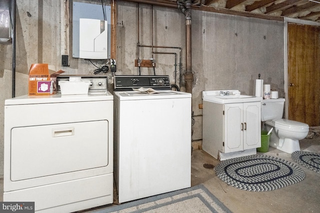 1402 Lehigh St, Allentown, PA 18103 - laundry room featuring washer and clothes dryer