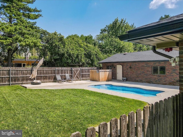 2705 W Gordon, Allentown, PA 18104 - view of swimming pool featuring a patio and a fenced backyard