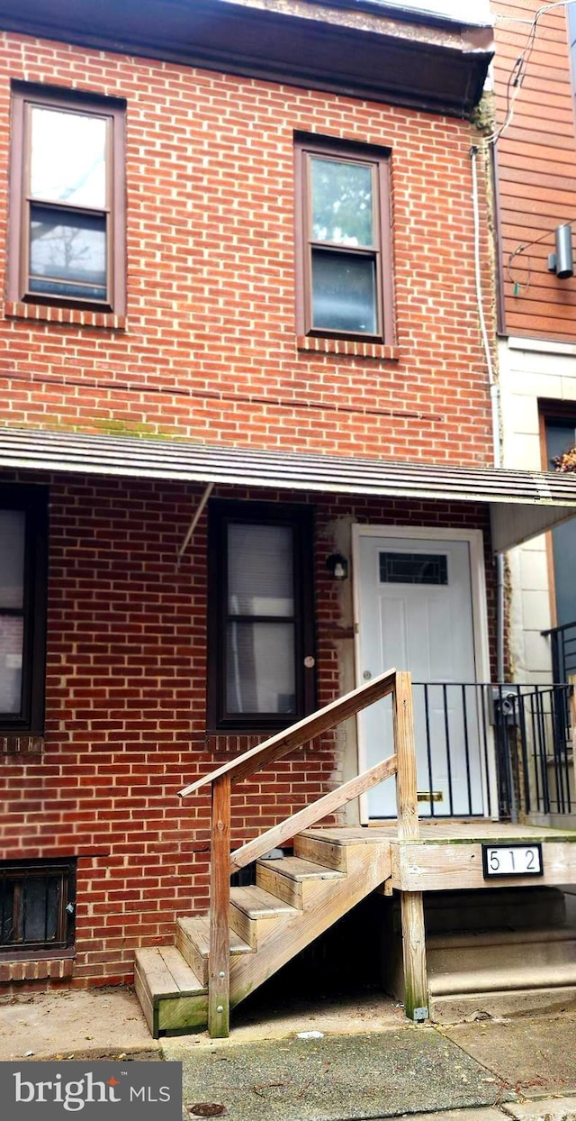 512 Mercy St, Philadelphia, PA 19148 - entrance to property with brick siding