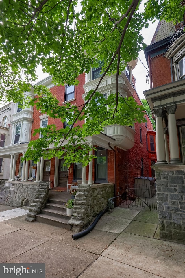662 W Chestnut St, Lancaster, PA 17603 - view of front of property with brick siding