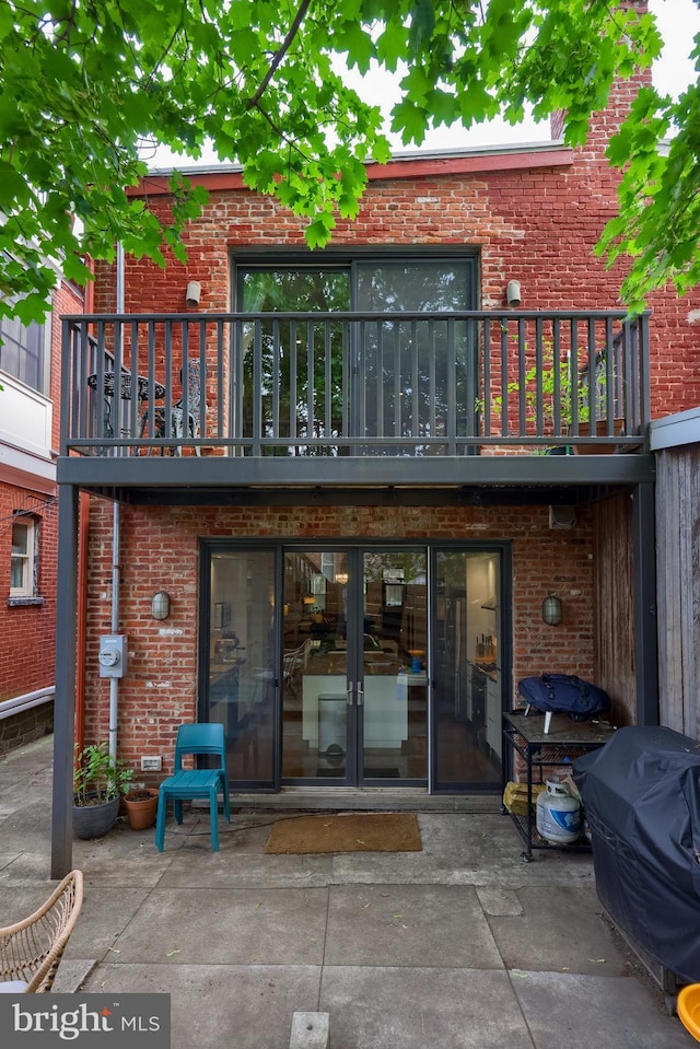 662 W Chestnut St, Lancaster, PA 17603 - rear view of house with a balcony and brick siding