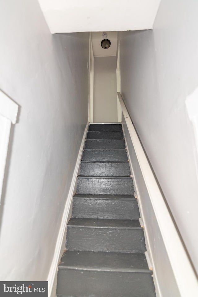 631 Saint Anns Ave, Baltimore, MD 21218 - view of stairs