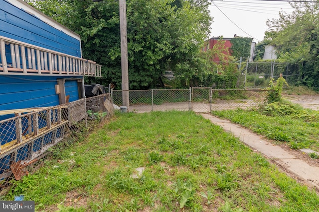 631 Saint Anns Ave, Baltimore, MD 21218 - view of yard featuring a gate
