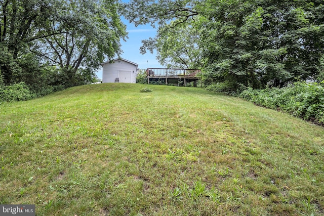 60 Gordon Dr, Carlisle, PA 17013 - view of grassy yard featuring a deck