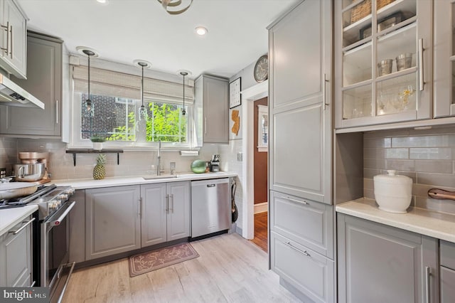 828 Turner Ave, Drexel Hill, PA 19026 - kitchen featuring stainless steel appliances, gray cabinets, decorative backsplash, and recessed lighting