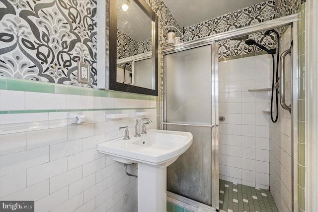 828 Turner Ave, Drexel Hill, PA 19026 - bathroom featuring a shower stall and tile walls