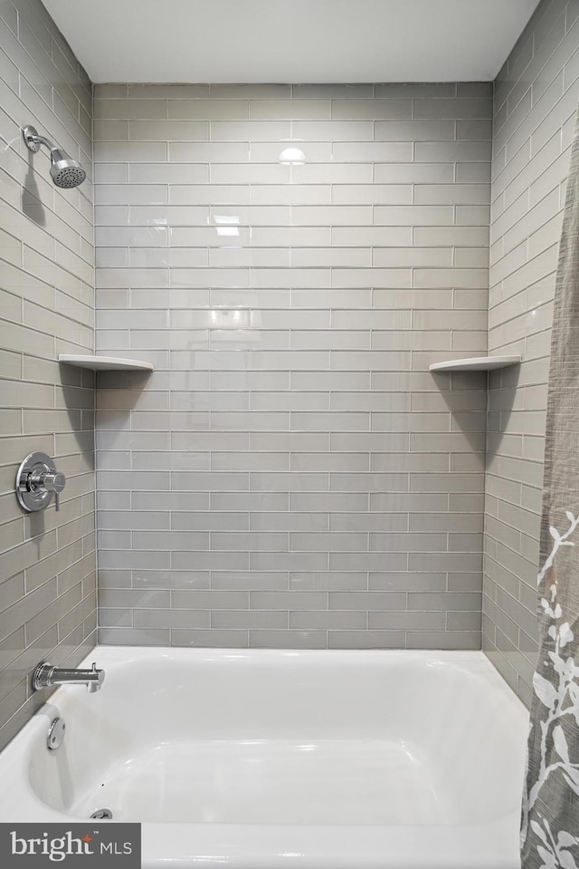 1448 N Myrtlewood St, Philadelphia, PA 19121 - bathroom with shower / bathtub combination