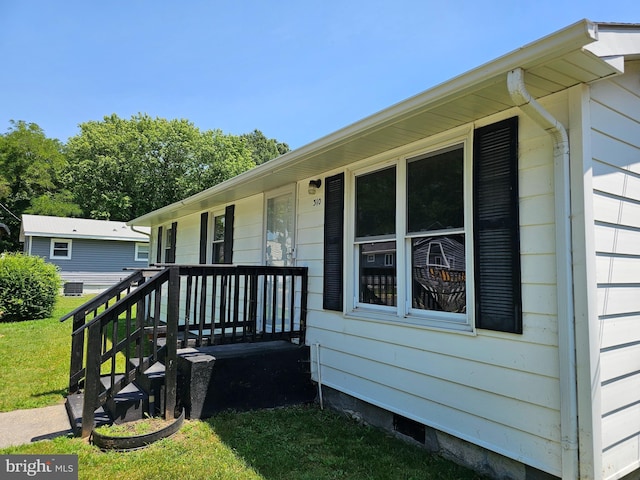 310 Franklin St, Colonial Beach, VA 22443 - view of side of home featuring a lawn