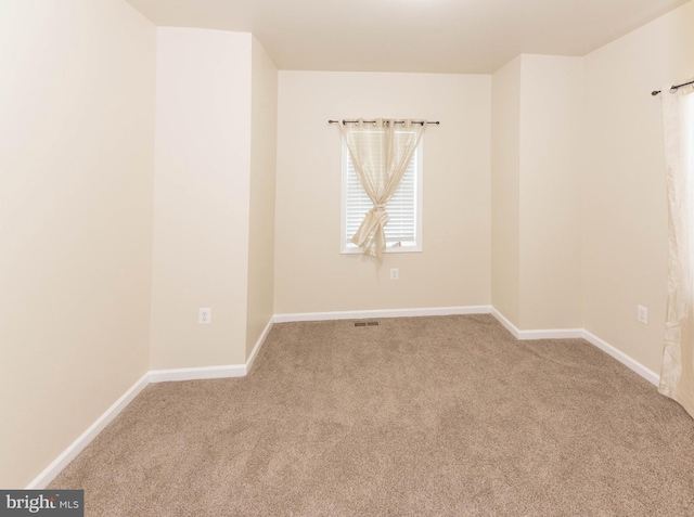 3923 Fairview Ave, Baltimore, MD 21216 - carpeted empty room with baseboards