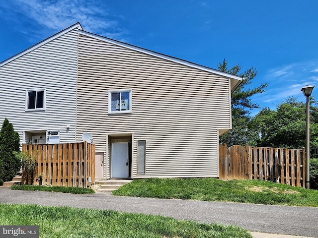 8688 Village Sq, Alexandria, VA 22309 - back of house