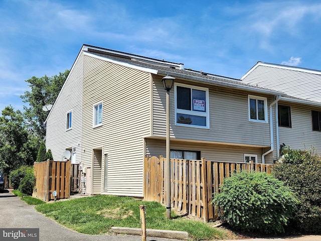 8688 Village Sq, Alexandria, VA 22309 - view of side of property