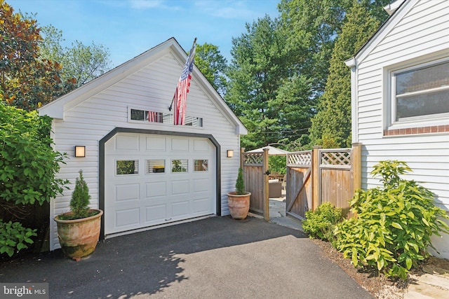 728 Stryker Ave, Doylestown, PA 18901 - detached garage featuring asphalt driveway