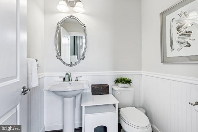221 Patriots Path, Malvern, PA 19355 - half bath with a wainscoted wall