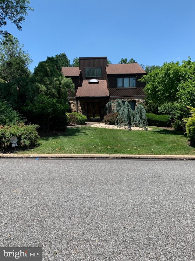 70 Hargrave Ln, Media, PA 19063 - view of front of house with a front yard and stone siding